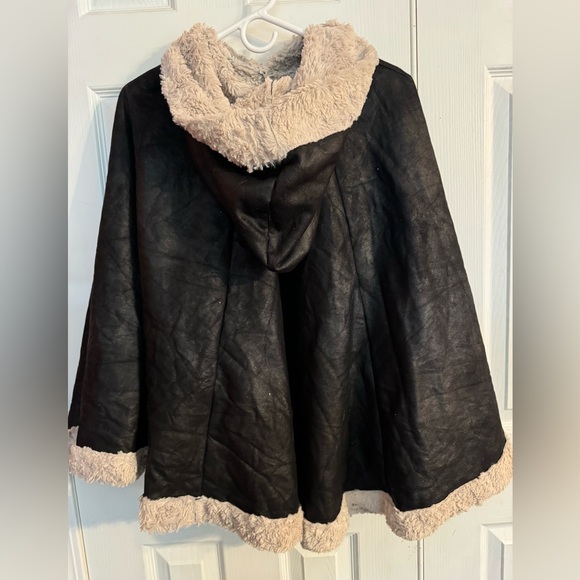 ABOMINABLE SNOWBABE PONCHO - Picture 2 of 4